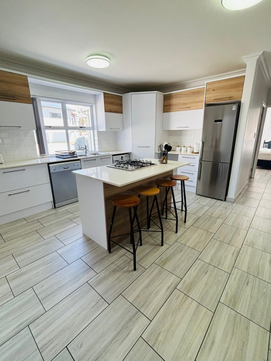 To Let 3 Bedroom Property for Rent in Aston Bay Eastern Cape